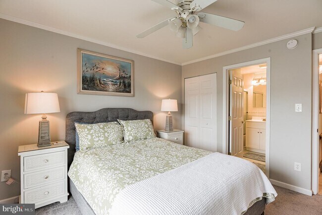 Building Photo - 121 Newport Bay Dr