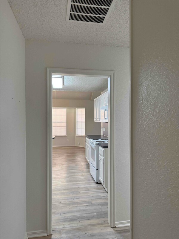 Building Photo - 8915 E 95th Pl