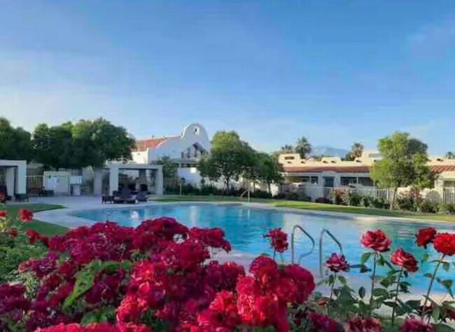 Building Photo - 2 Bedroom Townhouse in a Resort Style Community! All Utilities Included!