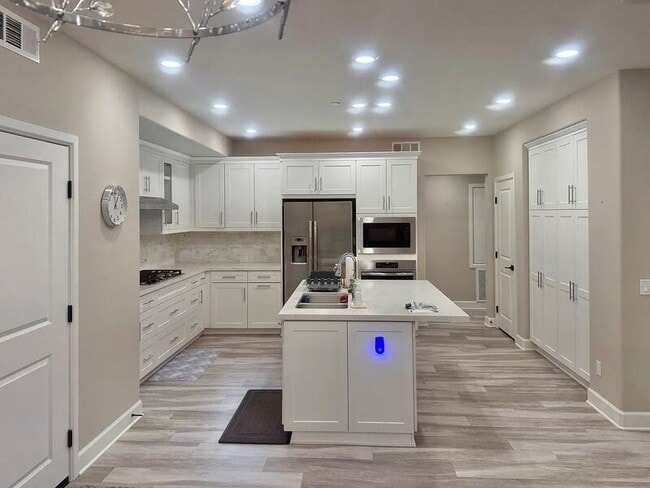 Building Photo - 16750 Coyote Bush Dr