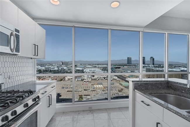 Building Photo - 4525 Dean Martin Dr