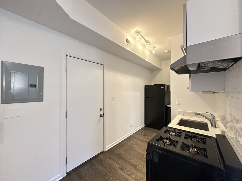 Building Photo - 5054 N Winthrop Ave