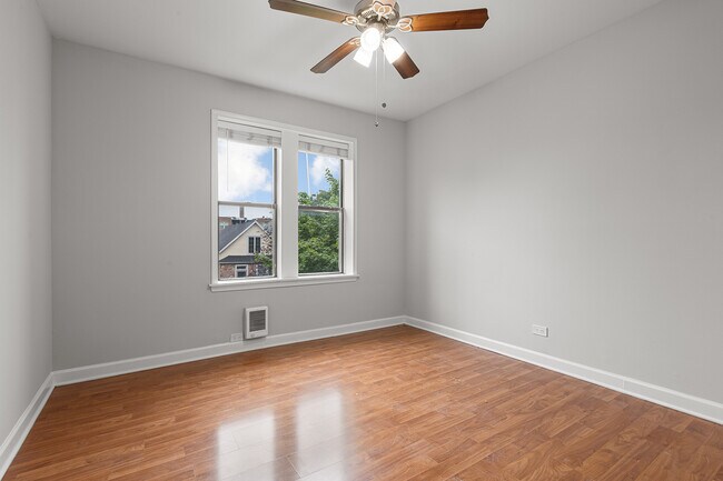 Building Photo - 3641 W Dickens Ave
