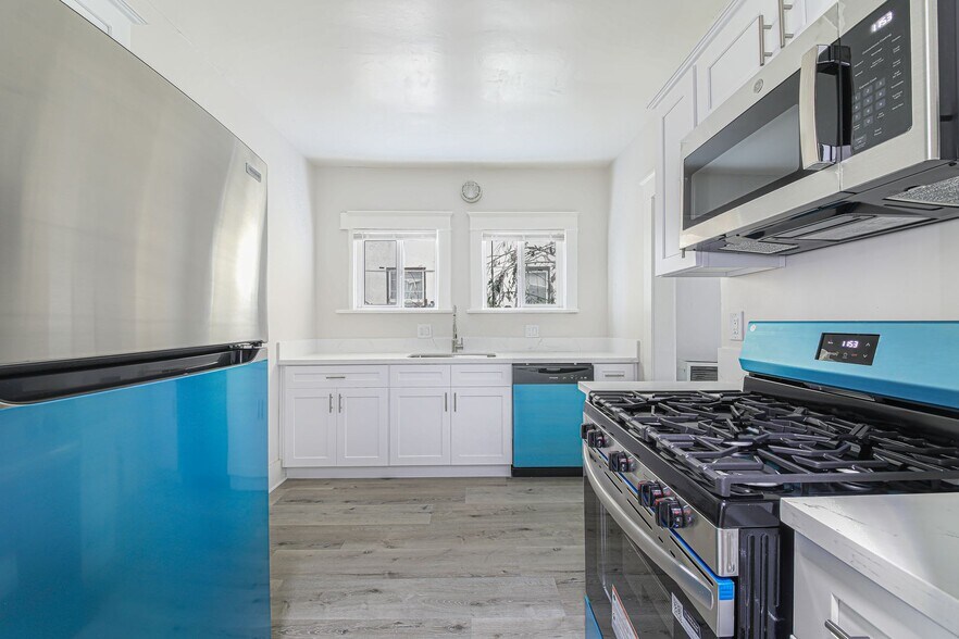 Building Photo - 736 Olive Ave