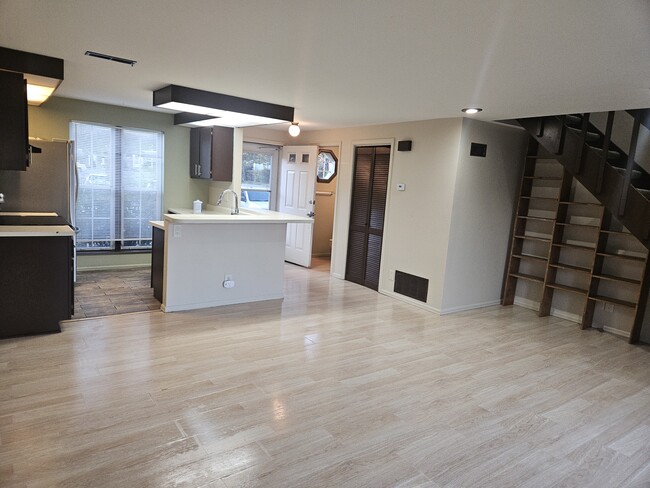 Open Floorplan - Bookcase optional - 588 W Indian Creek Dr