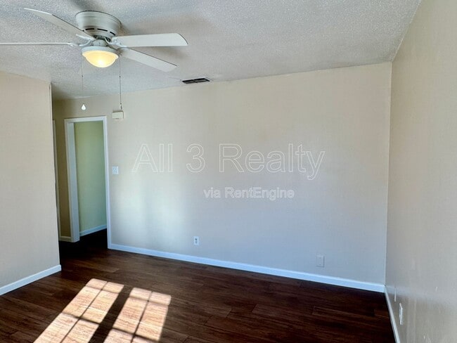 Building Photo - 641 Groveland Dr