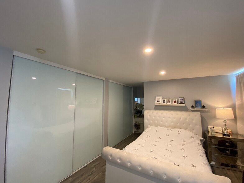master bedroom with bathroom - 16866 Kingsbury St