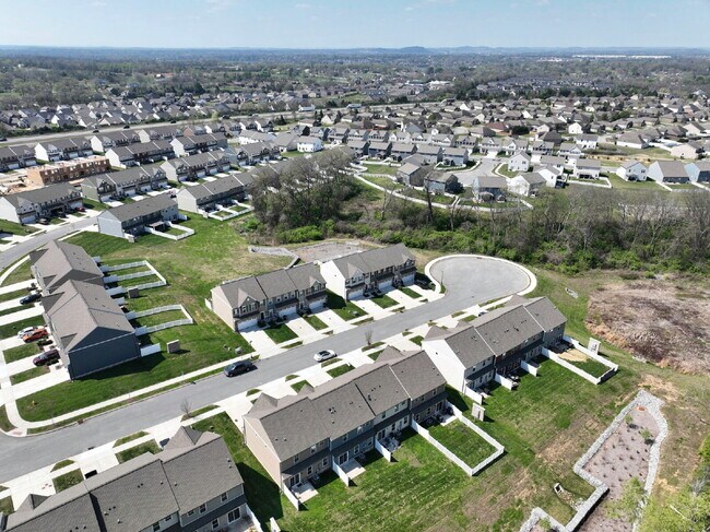 Building Photo - Updated Gallatin Townhome | 3BR + Garage, W/D Included