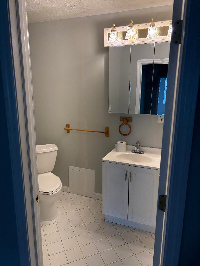 Hallway bath - 6 Prospect St