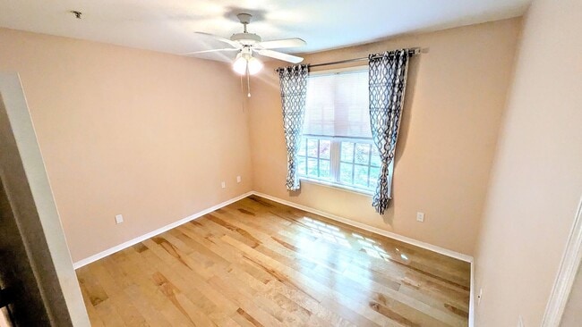 Building Photo - ANNUAL UNFURNISHED GROUND FLOOR CONDO 3 BE...