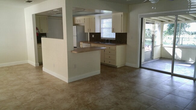 Building Photo - 3 Bedroom, 2 Bath in Idylwild area