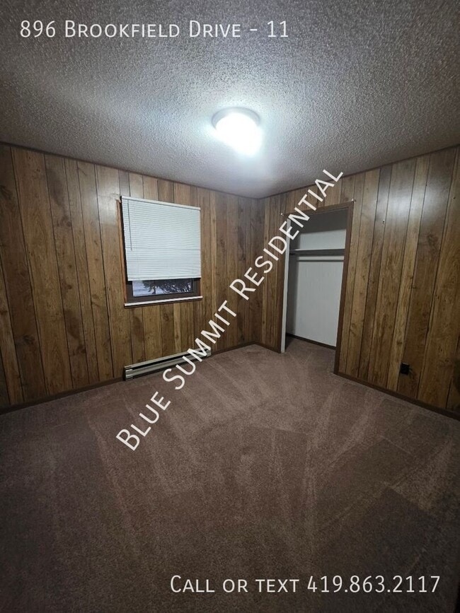 Building Photo - 896 Brookfield Dr