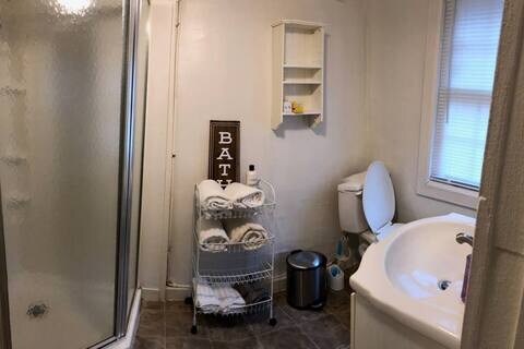 Building Photo - 761 King St