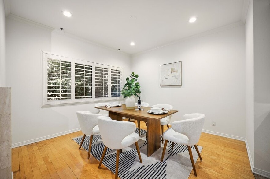 Building Photo - 11737 Darlington Ave