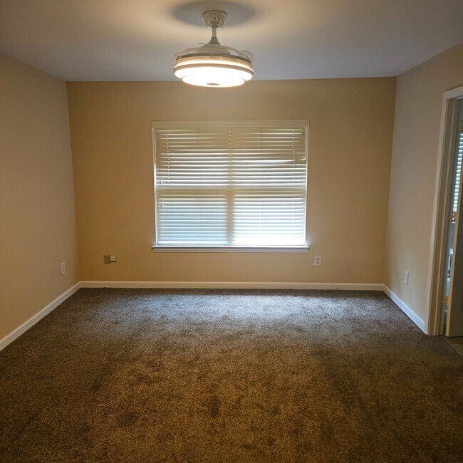 Building Photo - 1052 Crown Blvd