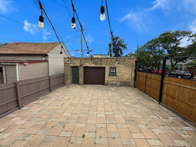Building Photo - 2301 N Lockwood Ave