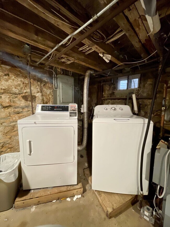 Building Photo - 416 N 31st St