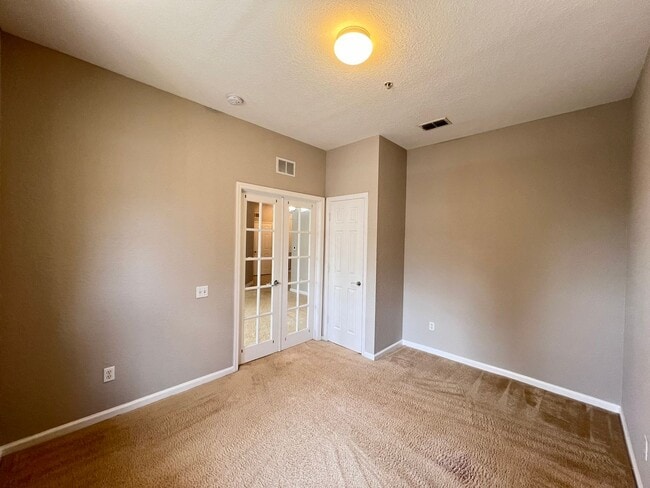 Building Photo - APARTMENT IN THE METROWEST AREA!
