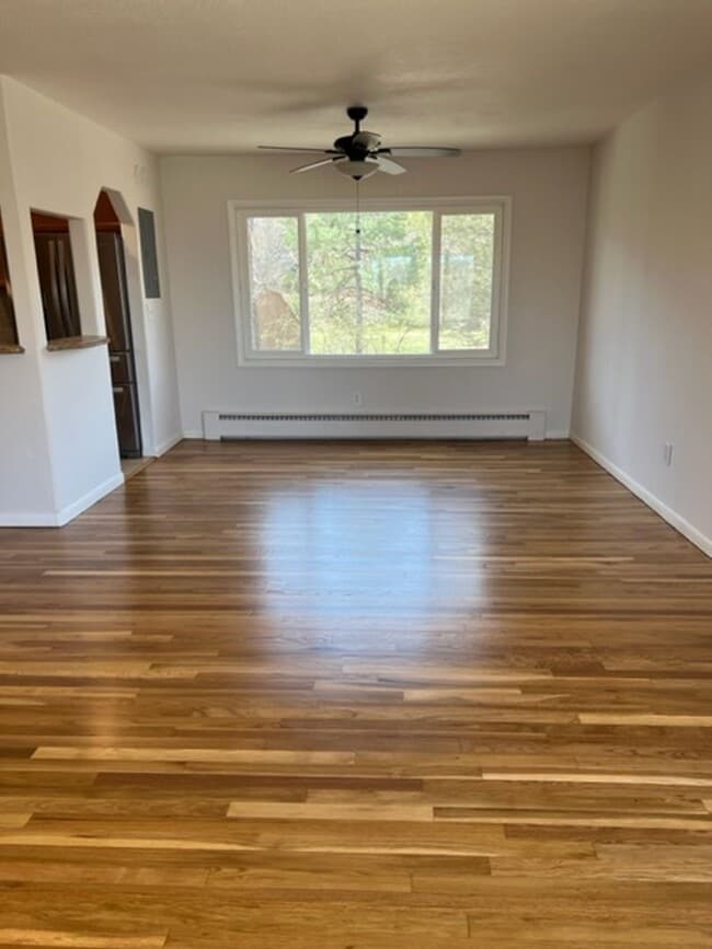 Building Photo - 4 BEDROOM HOME IN SKYWAY!!