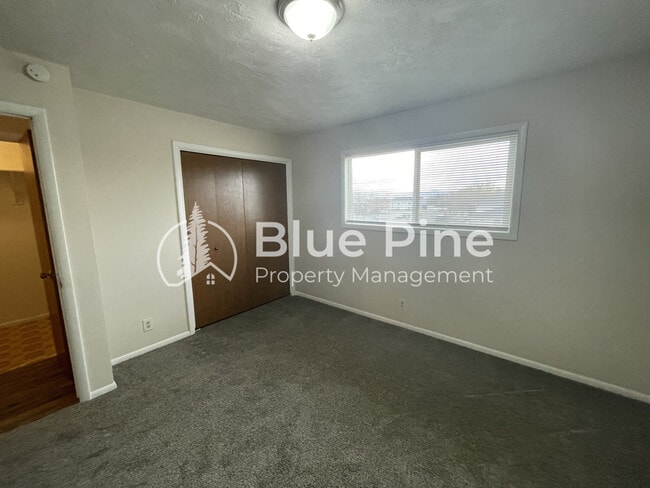 Building Photo - 678 Foster Dr