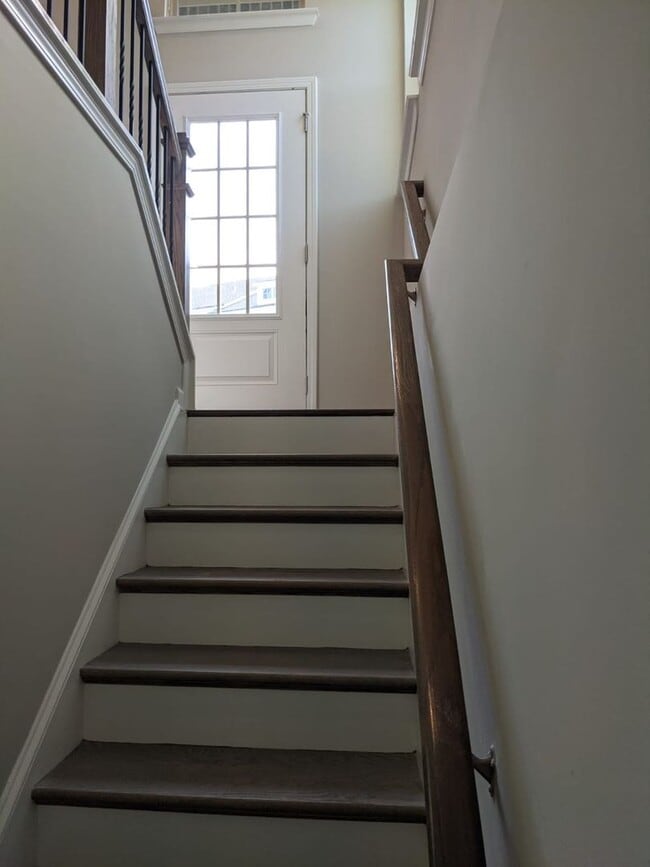 Building Photo - Modern 3BR House  minutes to Woodstock dow...