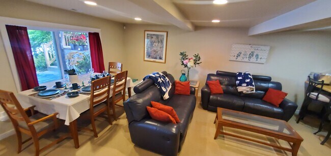 Building Photo - 1611 Vernon Rd