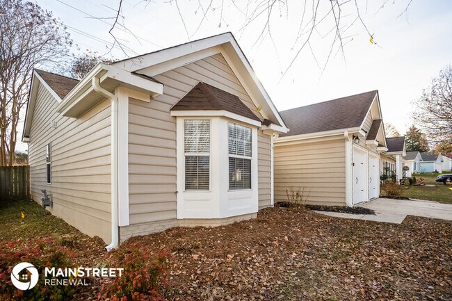 Building Photo - 1726 Gordon Walters Dr