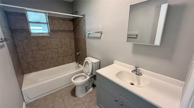 Building Photo - 207 Mill St