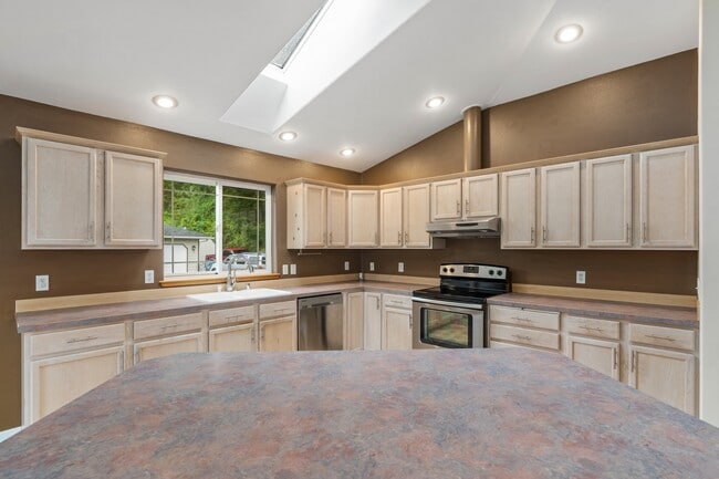 Building Photo - 502 E Ferndale Ave