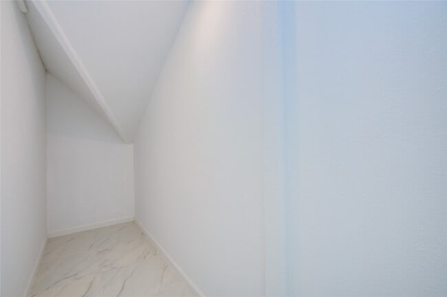 Building Photo - 4427 Waterfall Way