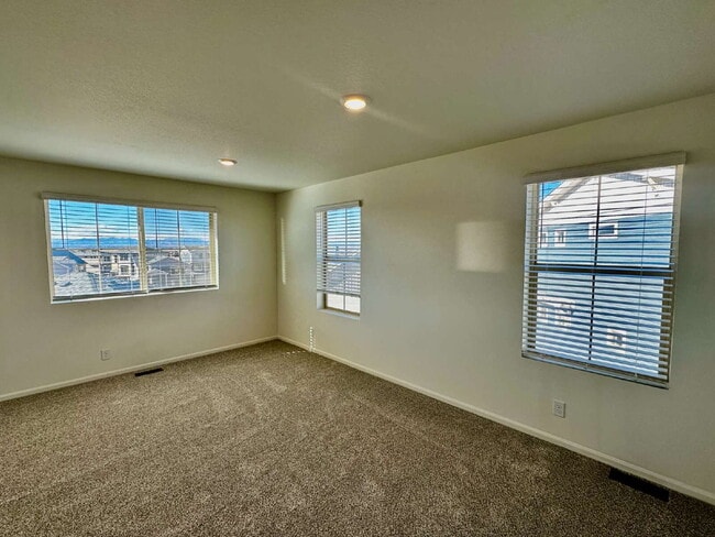 Building Photo - "Charming and spacious 3-Bed Sanctuary with 2.5 Baths the Reunion Community in Commerce City!"