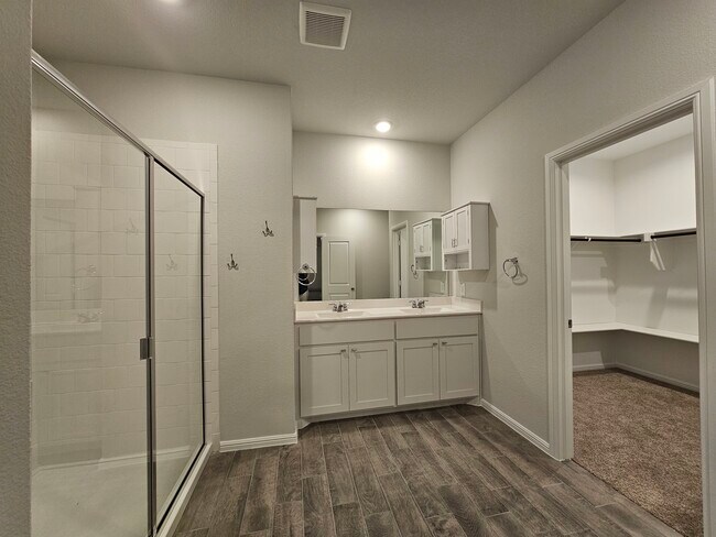 Building Photo - 5449 Red Fern Ln
