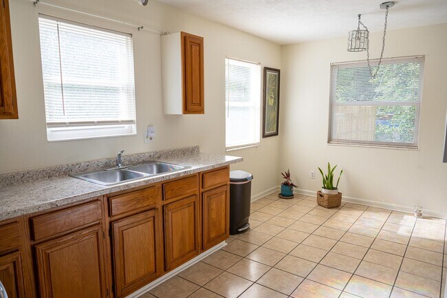 Building Photo - 3422 Orlando Dr