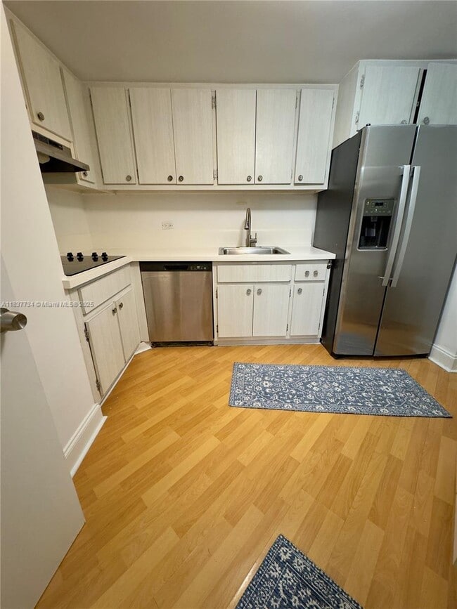 Building Photo - 825 Brickell Bay Dr