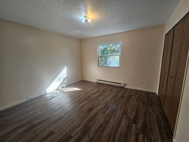 Building Photo - 4790 Sunnybrook Rd