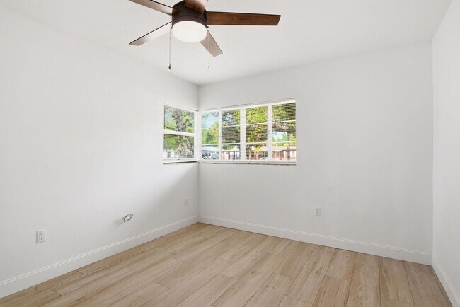 Building Photo - Remodeled 3/1 Home