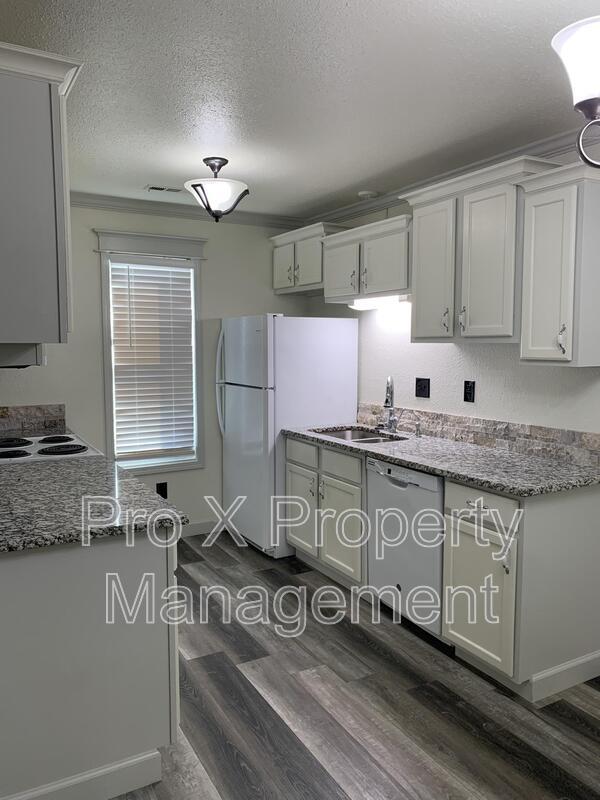 Building Photo - 3111 E 12th St