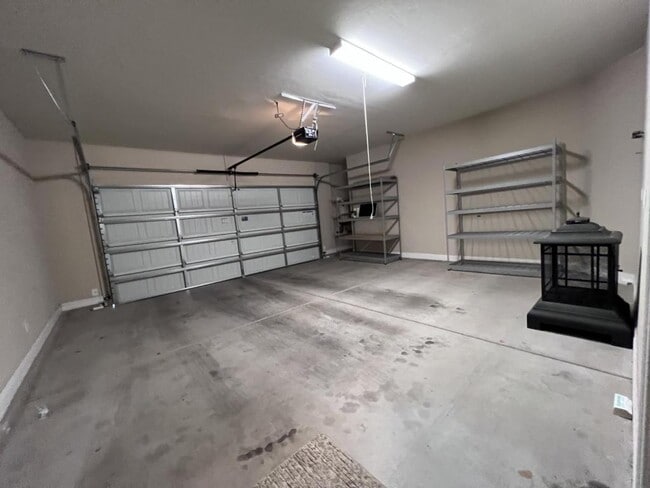 Building Photo - 14052 E Britzka St