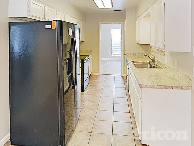 Building Photo - 15802 Echo Canyon Dr