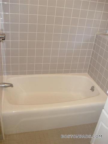 Building Photo - 137 Park Dr