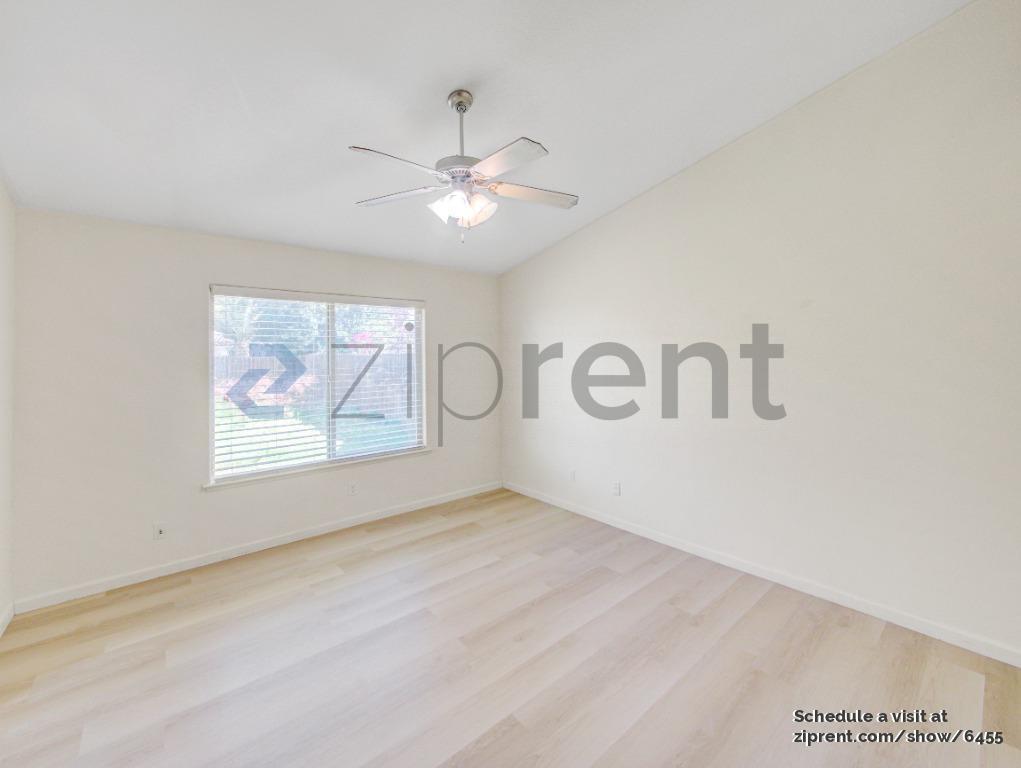 Building Photo - Unit