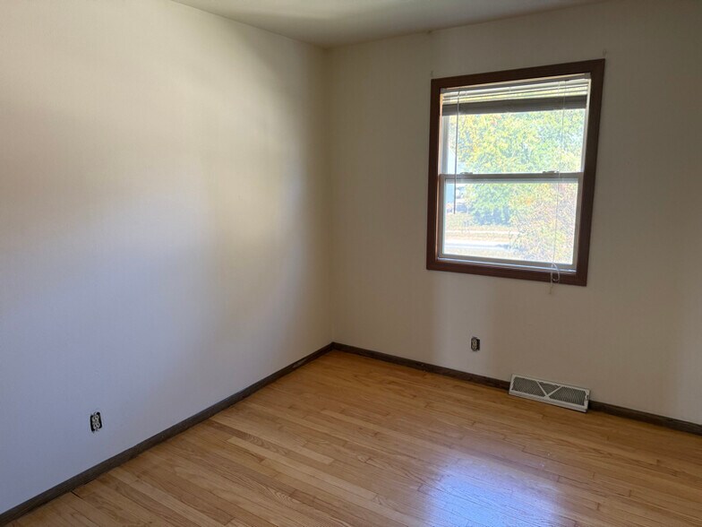 Building Photo - 9309 W Morgan Ave