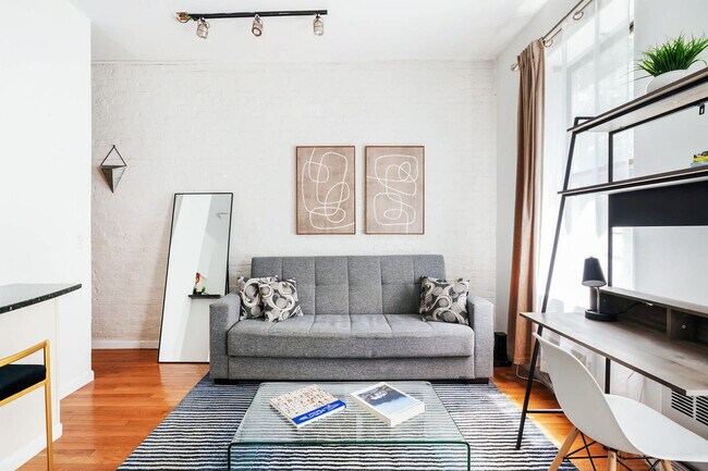 Building Photo - 240 E 26th St