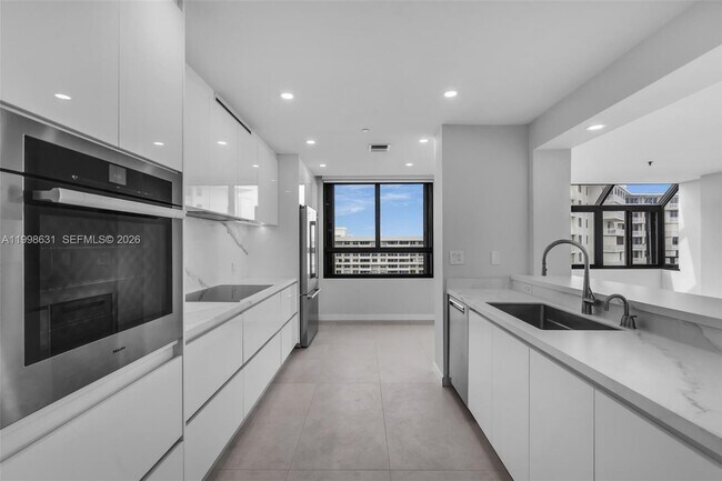 Building Photo - 251 Crandon Blvd