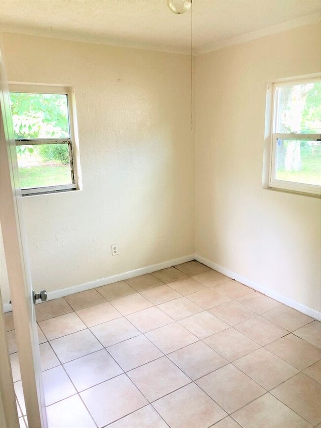 Building Photo - Winter Haven 1BR/1BA Duplex; NO APPLICATIO...