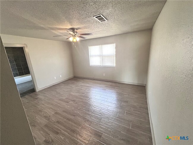 Building Photo - 5001 Greenlee Dr
