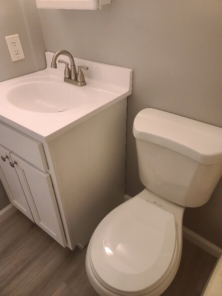 Building Photo - 215 Snead Dr