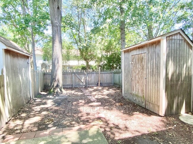 Building Photo - 1055 Still-Harbor Cir