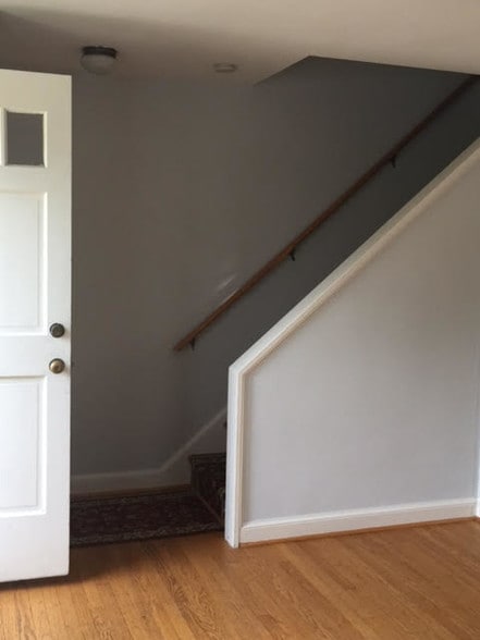 Building Photo - 633 N Nelson St