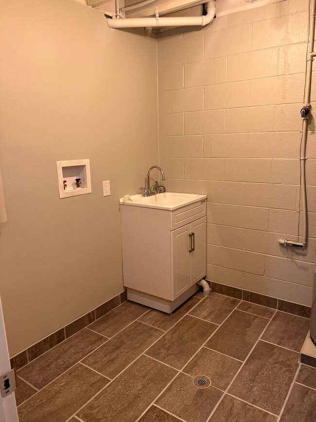 Building Photo - 620 1st St SE